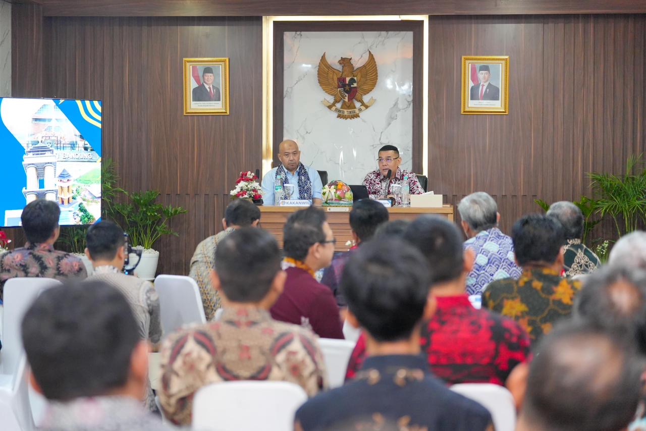 Arahan Wamen Ossy di Bandung, Kerja Sama untuk Hadirkan Layanan yang Murah, Cepat, dan Prudent