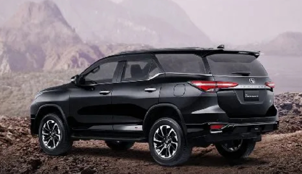 Toyota Luncurkan Fortuner Terbaru Siap Bersaing dengan Penawaran Diskon dan Potongan Harga