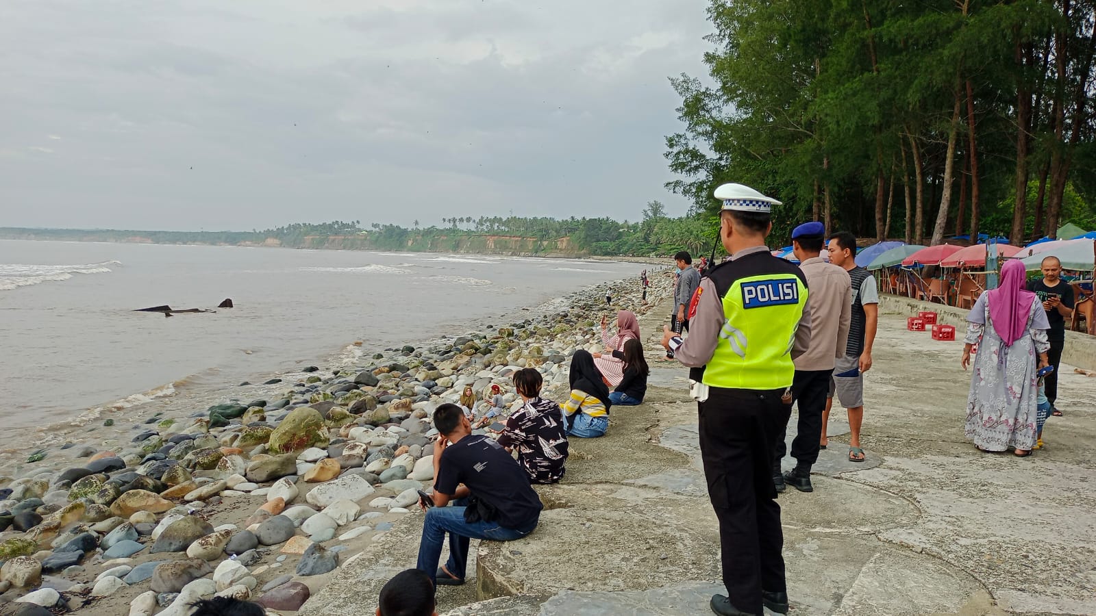 Polisi Ketatkan Pengawasan Objek Wisata Pantai Bengkulu Selatan. Cuaca Ekstrim