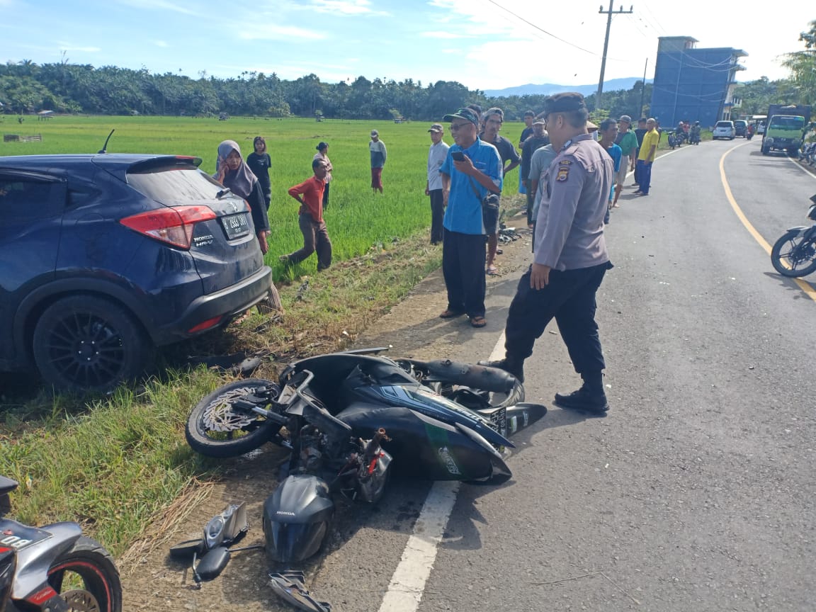 Empat Kendaraan 2 Mobil, 2 Motor Terlihat Laka Lantas