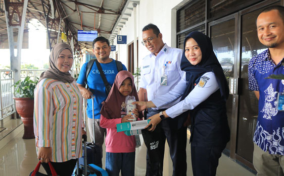 Peringati Hari Bumi, KAI Daop 5 Purwokerto Ajak Penumpang Kurangi Sampah Plastik