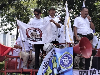 Ratusan Honorer Non-Database R4 Bekasi Desak Kepastian Nasib di Depan Istana Merdeka