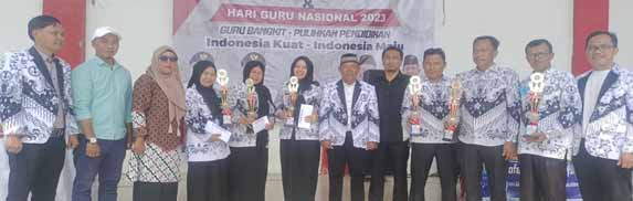 Bu Guru SMPN 28 dan Pak Kepsek SMPN 19 Seluma, Juara PGRI Idol Versi Seluma