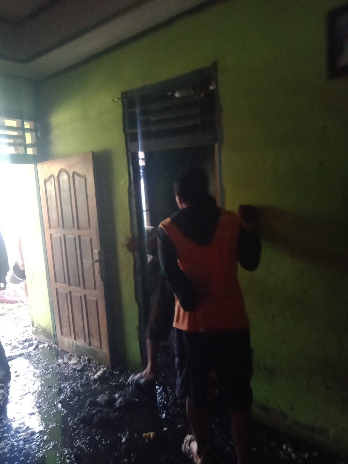  Diduga Akibat Korsleting Listrik, Rumah Warga Desa Tangga Batu Seluma Nyaris Hangus Terbakar
