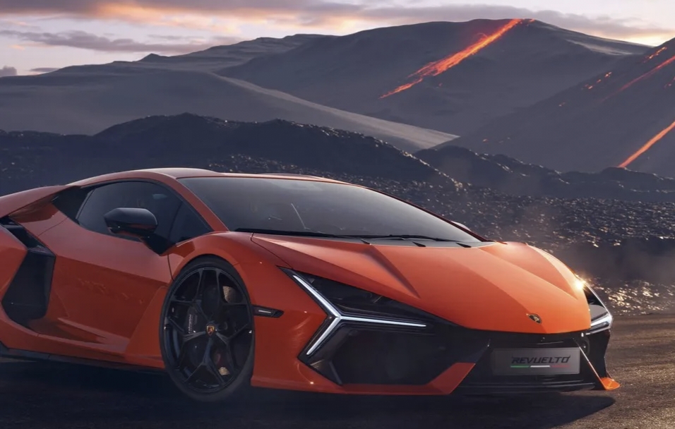 Lamborghini Revuelto, Melangkah Maju Supercar Hybrid Super Sport dengan Kecanggihan yang Memukau