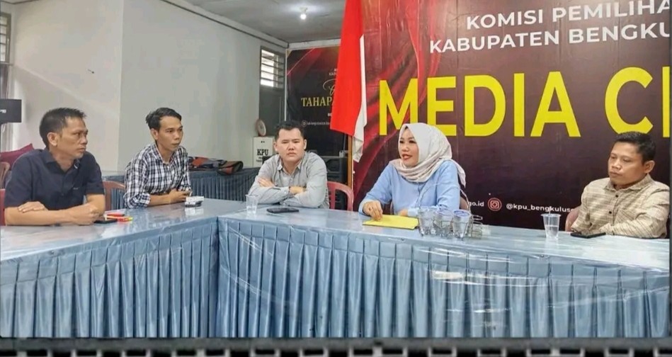  Bawaslu Bengkulu Selatan  Audiensi ke KPU BS, Bahas PDPB