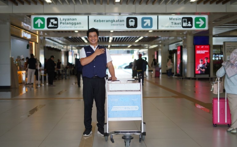 KCIC Hadirkan Layanan Porter di Stasiun Whoosh Halim untuk Permudah Penumpang Berlibur pada Nataru