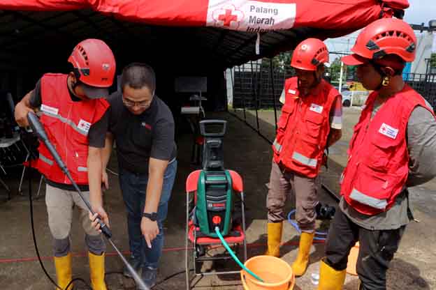 Endapan Lumpur dan Sisa Material Banjir Jadi Prioritas, PMI Manfaatkan Dukungan Teknologi Bosch