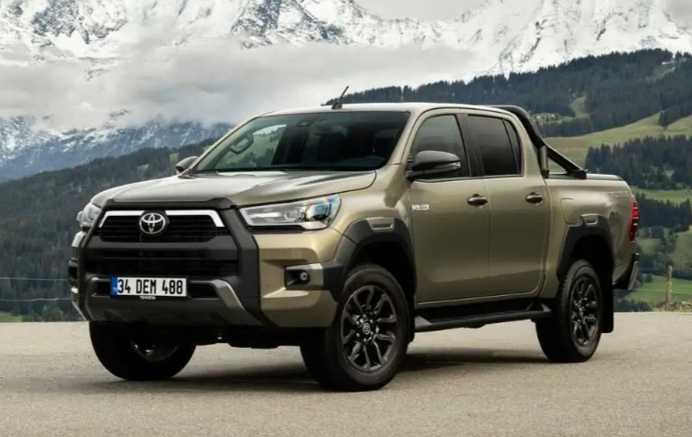 Toyota Hilux Double Cabin: Mobil Tangguh untuk Aktivitas Lapangan dengan Fitur Canggih dan Desain Gagah