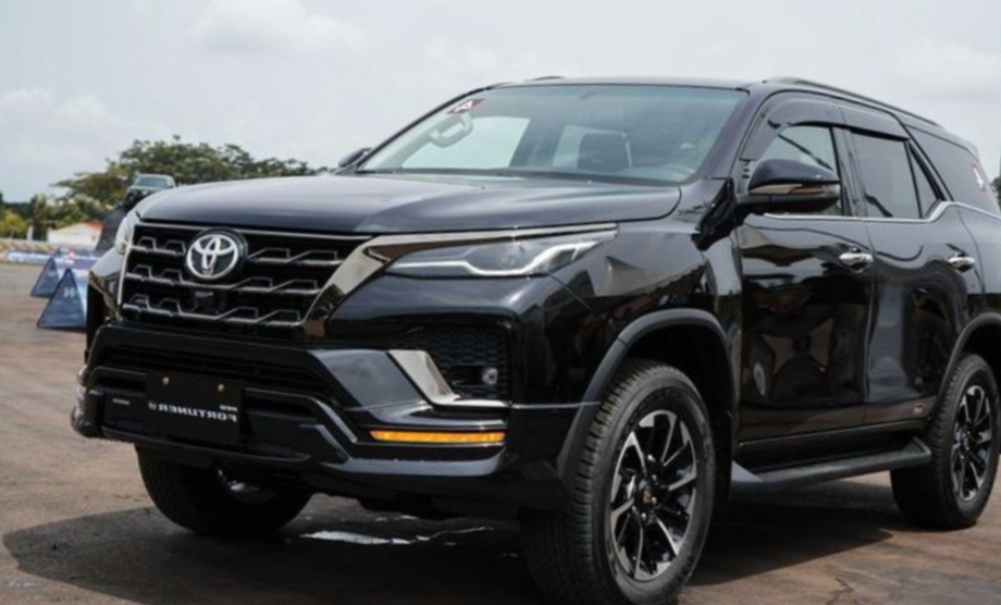 Toyota Fortuner Sport Facelift Segera Hadir, Siap Mengaspal di Indonesia Desain Tangguh Populer di Pasar Otomo