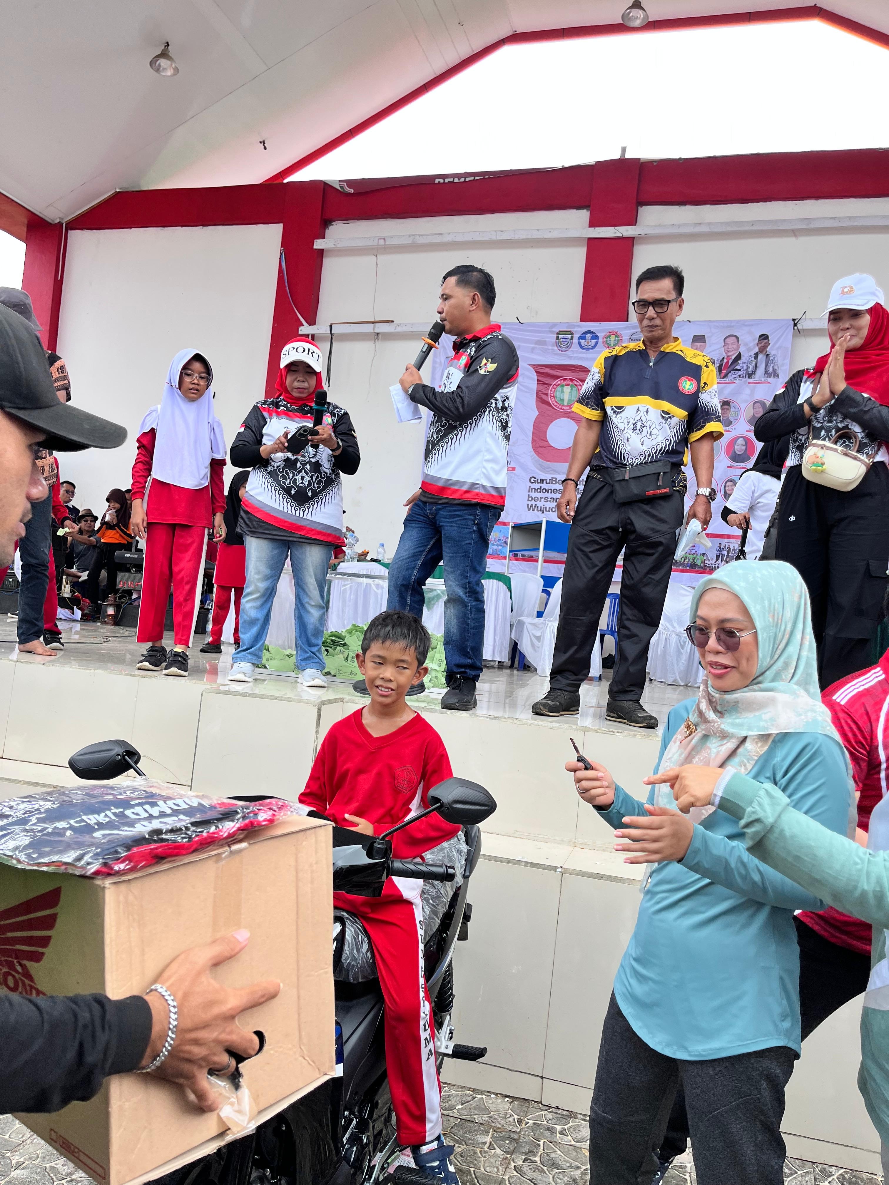  Hadiah Utama HUT PGRI ke 80 di Seluma, Diraih Siswa SD 156 Seluma! Wajah Sempat Pucat