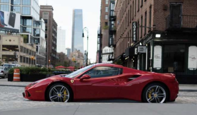 Mobil Balap Merek Ferrari Kendaraan  Paling Populer di Dunia Otomotif dengan Fitur Teknologi Ternaru