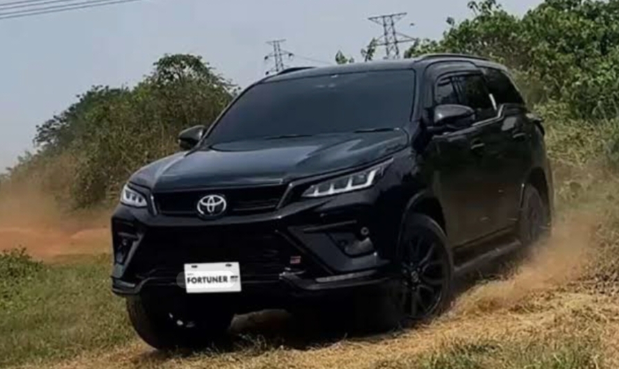 Toyota Fortuner Facelift 4X4 GR-S Desain Mewah dan Canggih Memiliki Fitur Sistem Otomatis di Medan Offroad