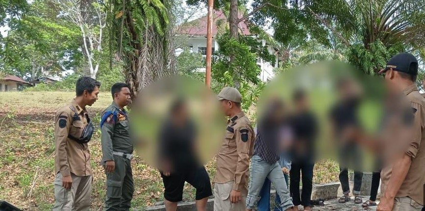 Belasan Pemuda Mabuk Miras Siang Bolong, Diamankan Satpol PP BS 