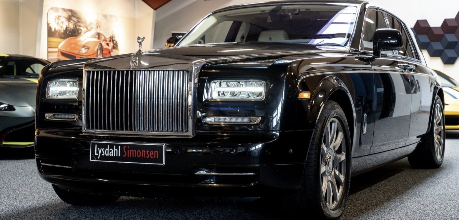 Rolls-Royce Phantom Produksi Inggris Populer Selalu Memikat Para Pencinta Otomotif di Dunia Berkualitas Tinggi