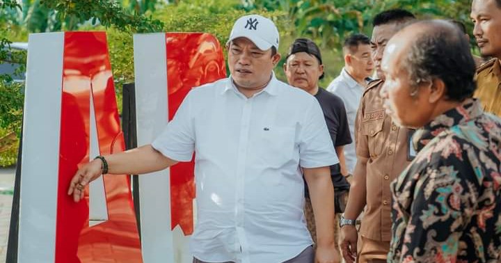 Bupati Seluma Sesalkan Tulisan   Alun-Alun Tais Dirusak Tangan Jahil