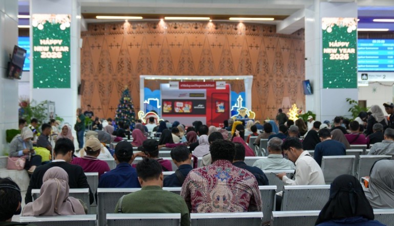 Momen Libur Natal, Ribuan Wisatawan Malaysia Gunakan Whoosh Untuk Wisata