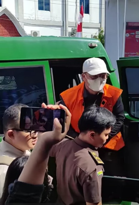 Sidang Perdana Mantan Gubernur Bengkulu 21 April 2025, Rohidin Ditahan di Bengkulu