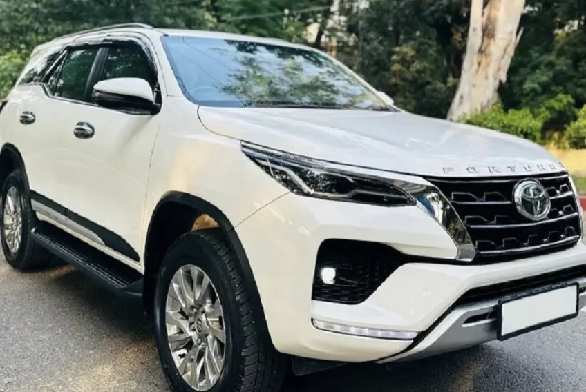 Toyota Fortuner GR Sport 2024: Banjir Fitur Canggih! Mesin Handal dan Sistem Empat Roda Bergerak