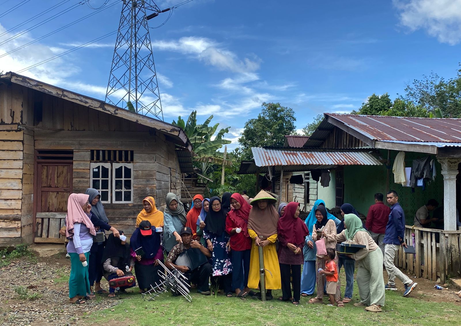 ESDM Provinsi Bengkulu,Datangi Padang Kuas Terkait Dampak Tower SUTT PT TLB yang Meresahkan Warga