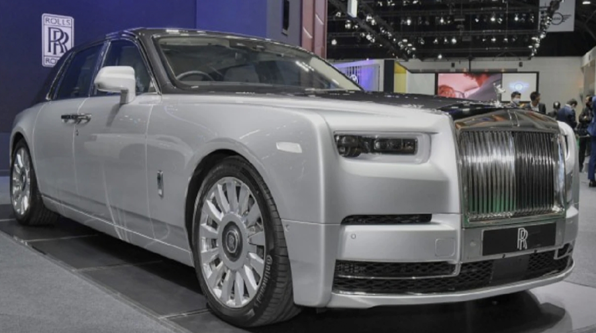Rolls-Royce Phantom Super Sport Kemewahan dan Populer Buatan Pabrikan Otomotif Inggris Teknologi Terbaru 