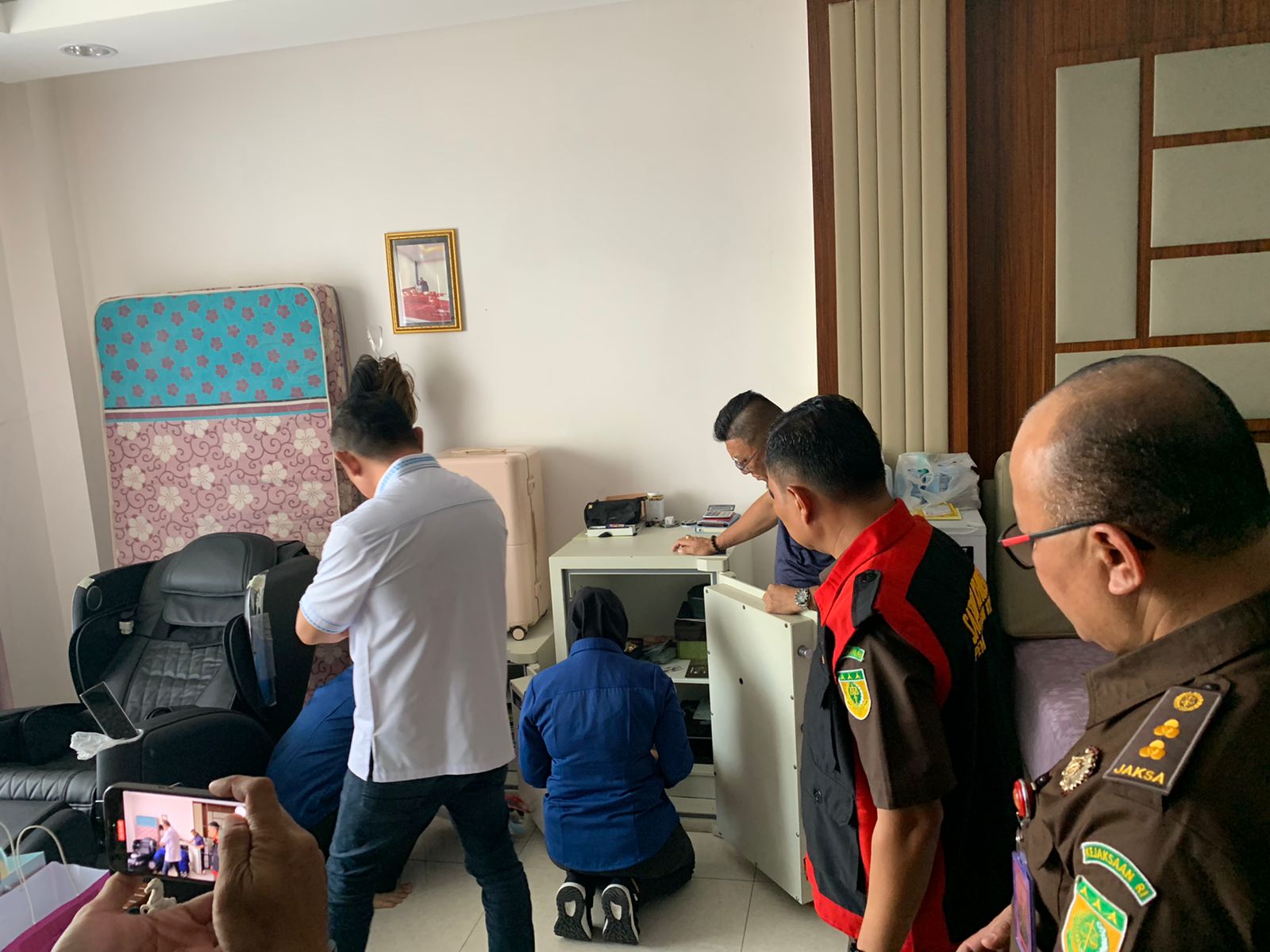  Kejaksaan Geledah Rumah pengusaha Besar Tambang Batu Bara Bengkulu, Bebby Hussy