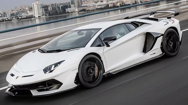 Mobil Mewah Lamborghini Kecepatan dan Kemewahan Ikon Italia Populer di Dunia Otomotif