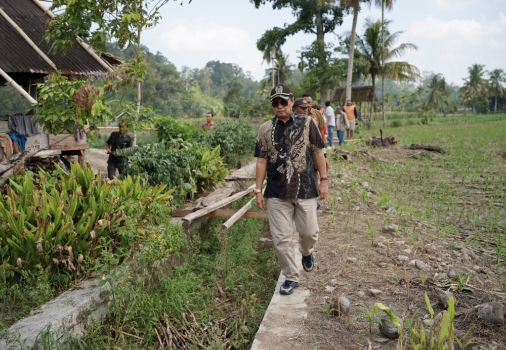  Ketua DPRD BS Acungkan Jempol Buat TRC Cinta BS