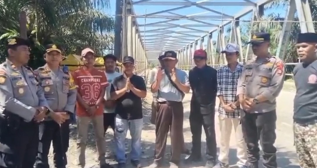  Kapolres Seluma Turun Tertbkan Punguatan Liar di  Jembatan Pasar Seluma