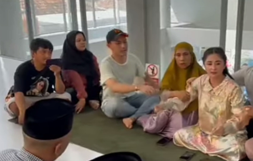 Soal Sapi Kurban Depe Ditolak, Polisi Jadwalkan Mediasi Ulang Ketua RT dan Dewi Perssik