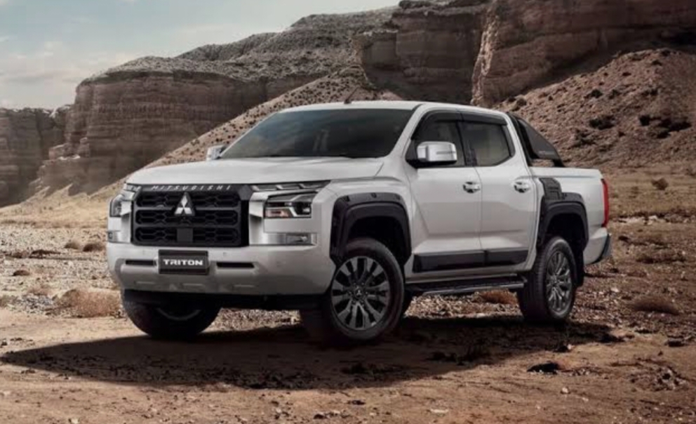 Mitsubishi Triton Mobil Desain Mewah dan Canggih Lebih Tinggi Cocok untuk Kendaraan di Segala Medan Double Cab