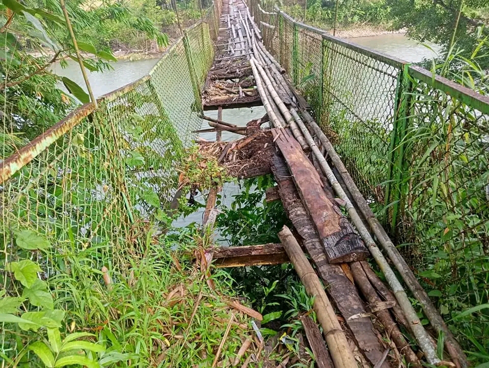  Jembatan Gantung Pandang Manis Makin Rusak