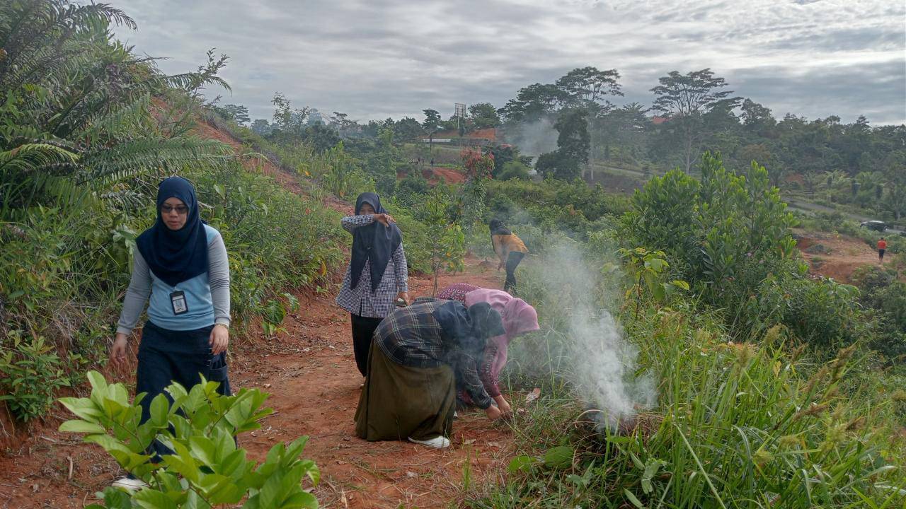 Diperintah Bupati! Rombongan Wabup Bawa Parang dan Pisau. Ini Yang Dilakukan 