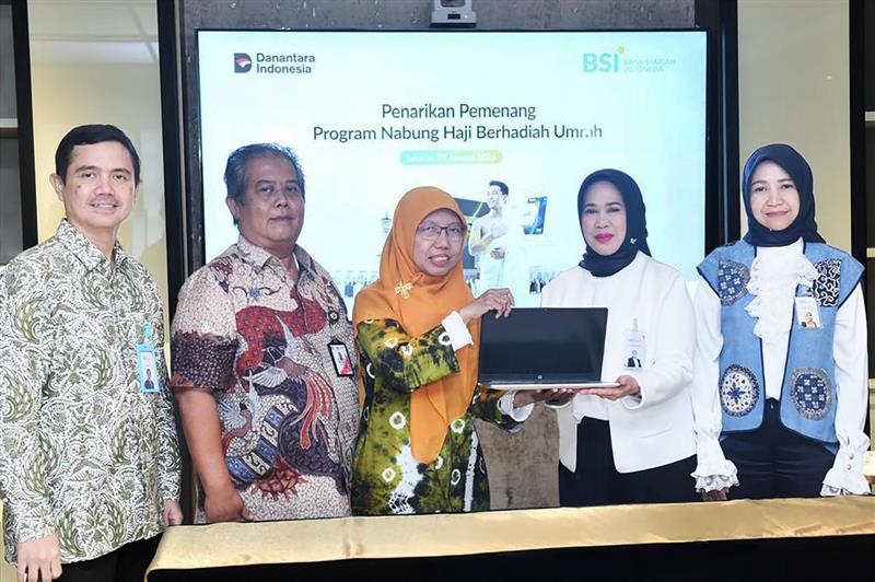 Ikut Program Tabungan Haji Bank Syariah Indonesia, 5 nasabah BSI Ini Dapat Hadiah  Umroh