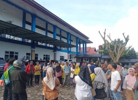  Pedagang Pantai Protes Digusur Datangi DPRD, Walikota Akan Siapkan Solusi