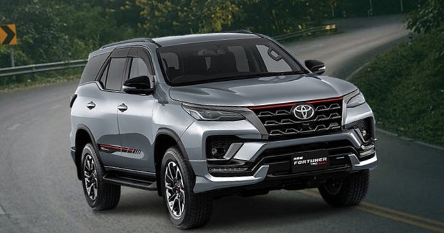 Toyota Fortuner Sport Mobil Keluaran Baru Memiliki Fitur Teknologi Baru Desain Gagah Modern yang Memikat