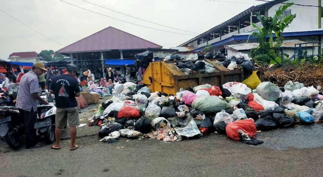 Tumpukan Sampah Masih Jadi Masalah di Manna Bengkulu Selatan