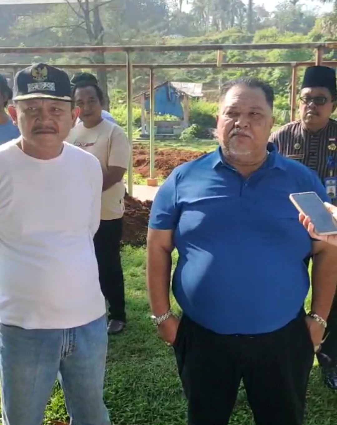Ciptakan Keindahan Pantai, Bupati Tata Pedagang di Pantai Pasar Bawa