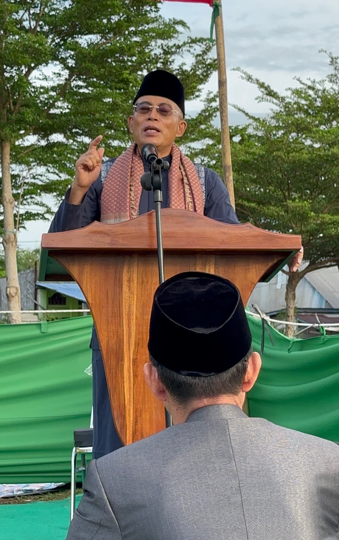 Bupati Gusnan BS Salat Idul Adeha di Lapangan Sekundang