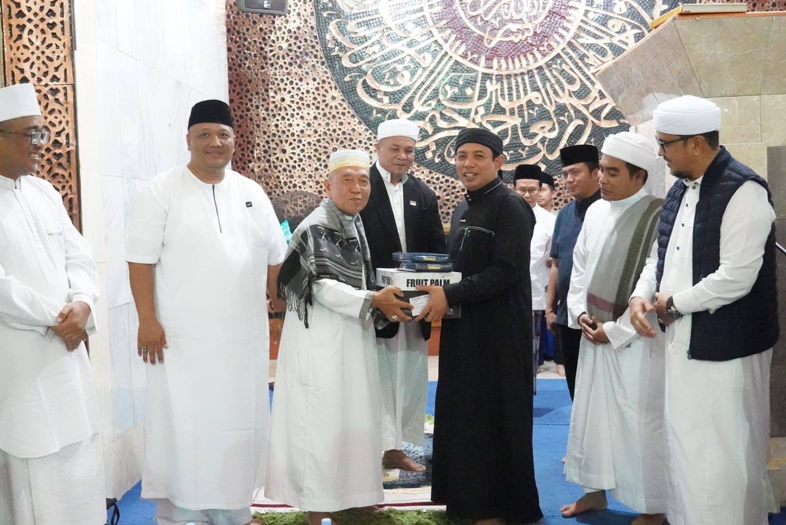   Dedy–Ronny Serukan Introspeksi dan Persatuan Warga Bengkulu di Tarawih Perdana