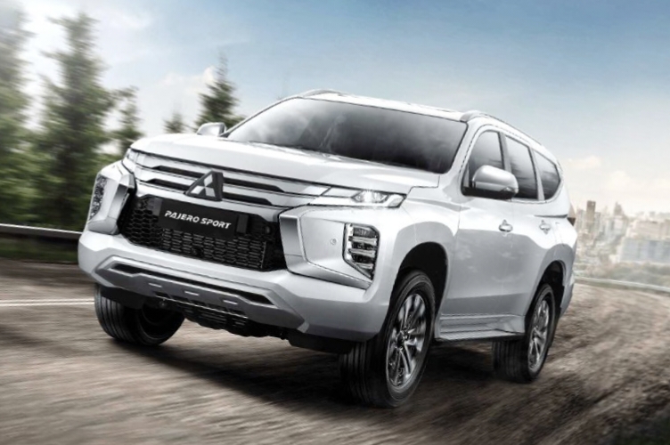 Mitsubishi Pajero Kontrol Iklim SUV Handal Berteknologi Tinggi Fitur Sistem Otomatis Desain Canggih