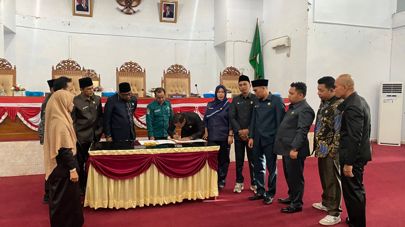 Pj Bupati Seluma Sampaikan Nota Pengantar APBD 2025