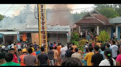 Tiga Ruko di Gang Pekan Pasar Tais Terbakar di Hari Pertama Tahun Baru