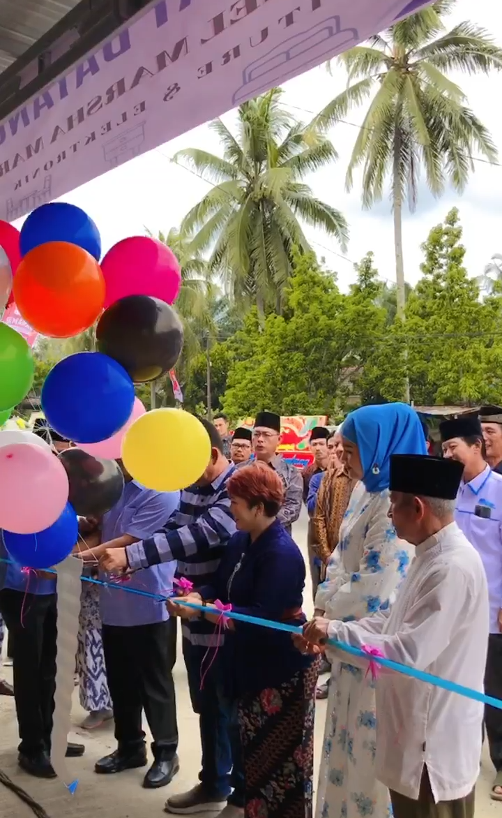 Sukses, Grand Launching Toko 3 M Padang Pelawi, Bupati Seluma Sumbang Lagu