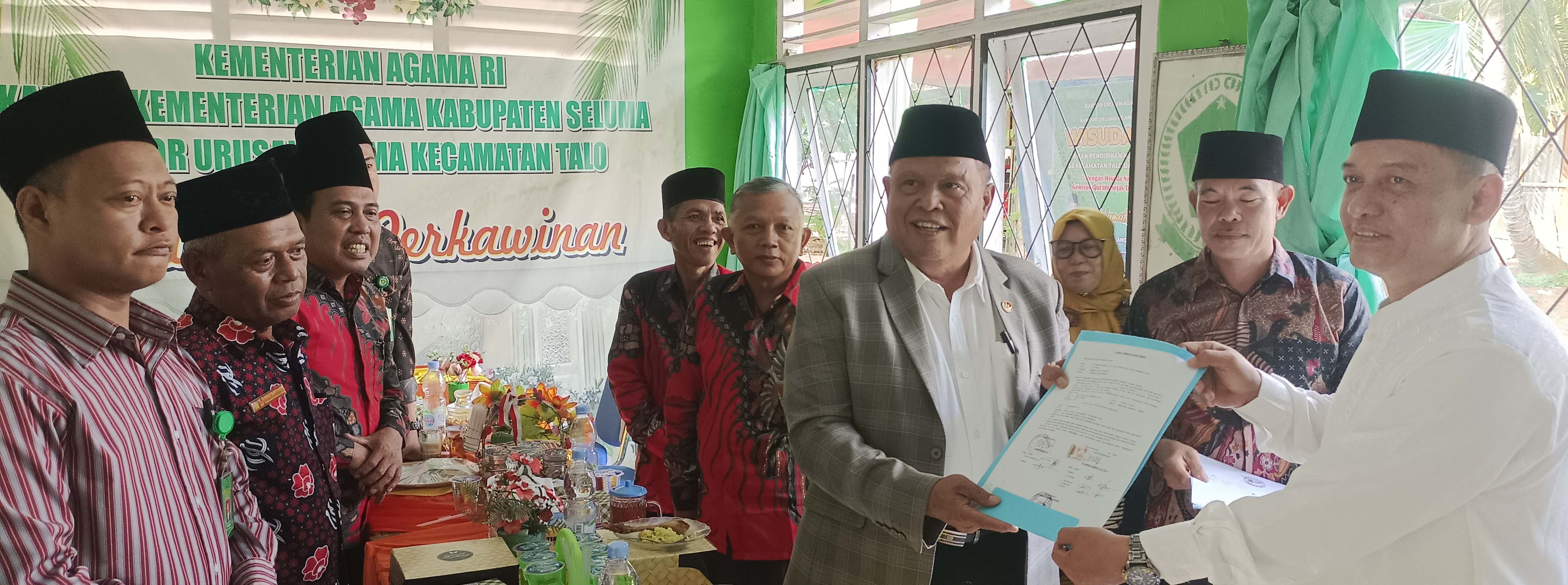  Ahmad Kanedi, Hibahkan Tanah untuk KUA Talo Seluma