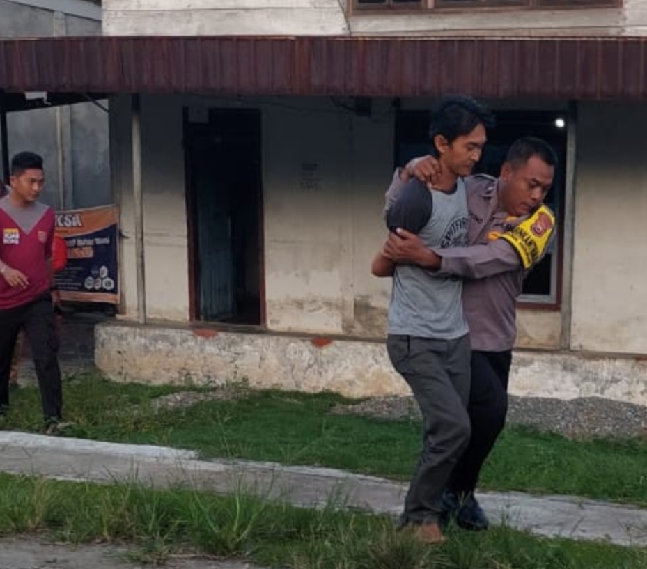  Lagi Asyik Nyapu, Ibu Rumah Tangga di Bengkulu Selatan ditusuk! Pelaku Berhasil Diringkus  