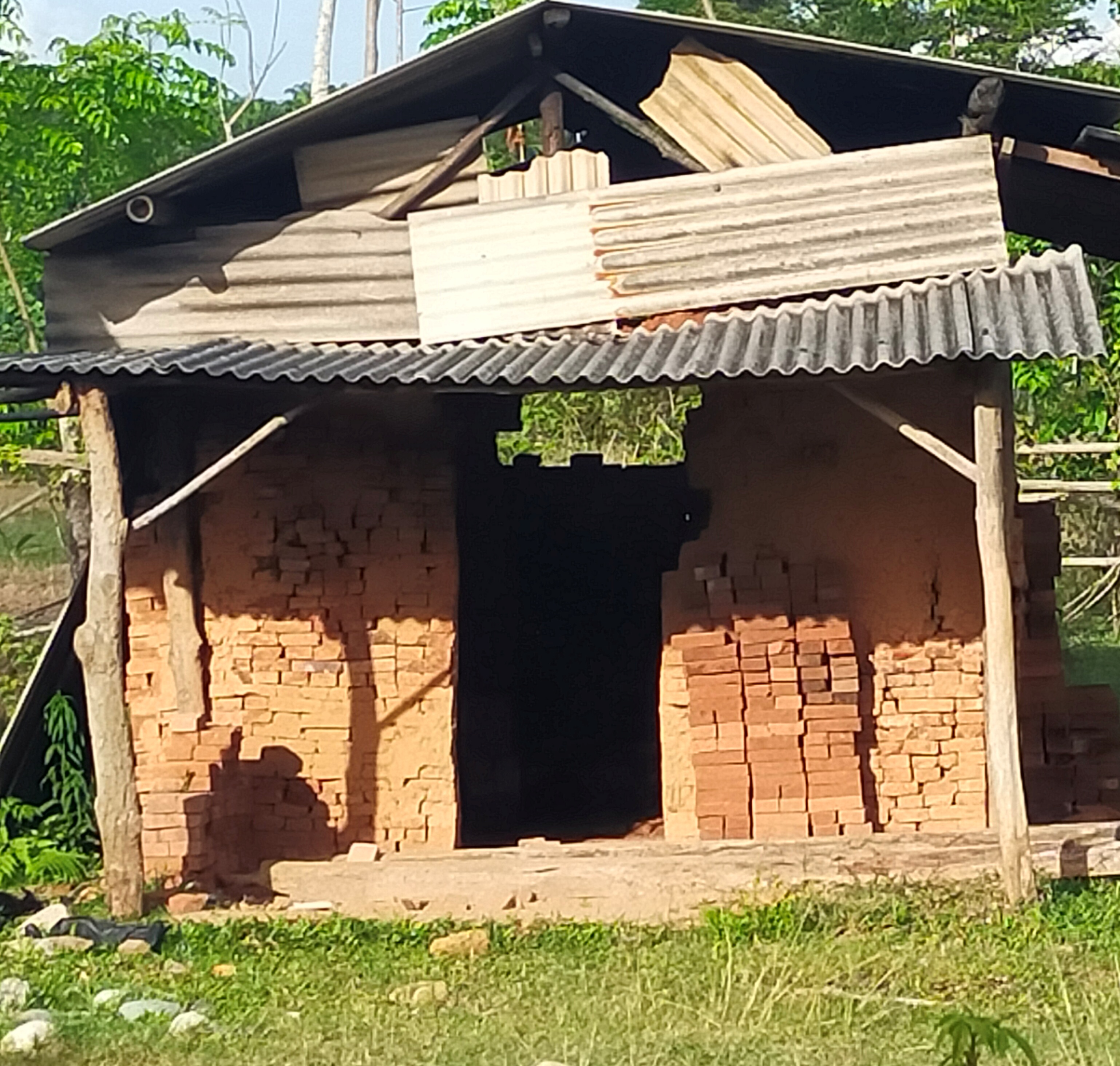 Sulit Laku, Perajin Batu Bata Merah Bengkulu Selatan Masih Bertahan