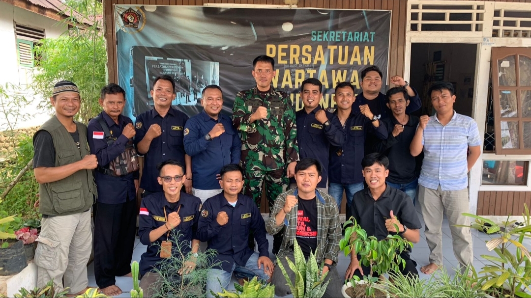   Dandim 0425/Seluma Kunjungi PWI Seluma, Minta Netral Seperti TNI