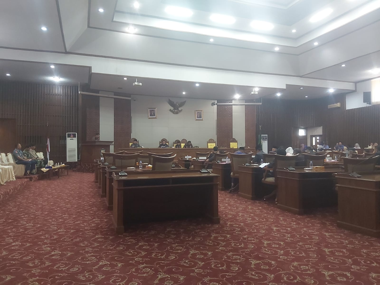  Paripurna DPRD Provinsi, Bahas Raperda Adat dan Bantuan Hukum