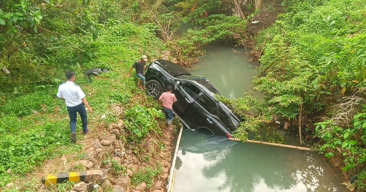 Ini Sebabnya Fortuner Ini Bisa Terjun ke Sungai Air Gasan Seluma